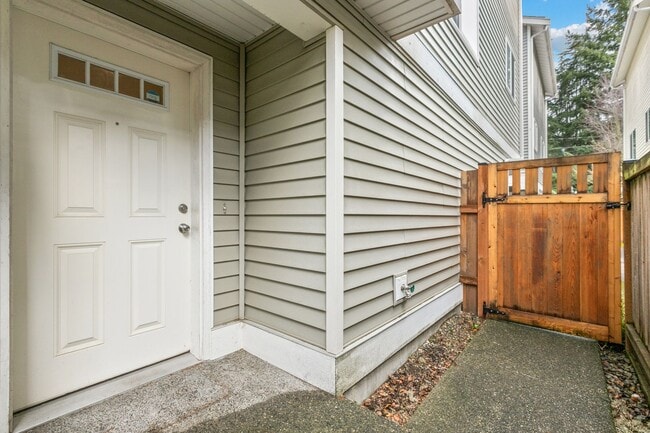 Building Photo - 2bd/1.5ba Seattle Townhouse