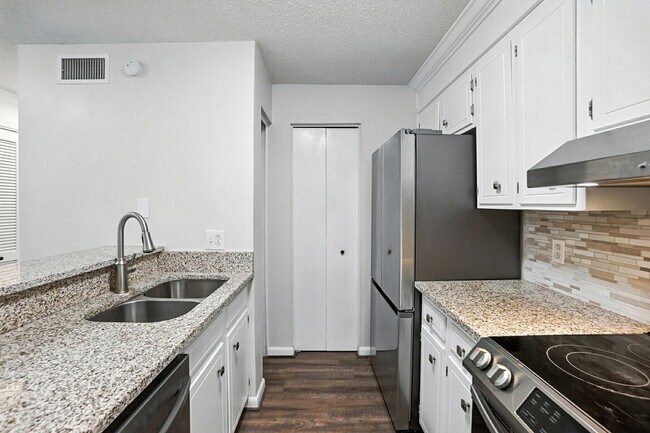 Building Photo - 1101 Surry Ln