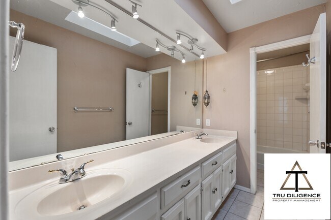 Building Photo - 1324 Concord Ln