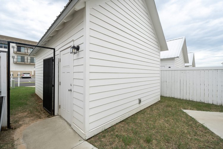 Building Photo - 2100 Loretta Parker Ln