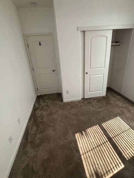 Building Photo - 613 Sweet Pea St