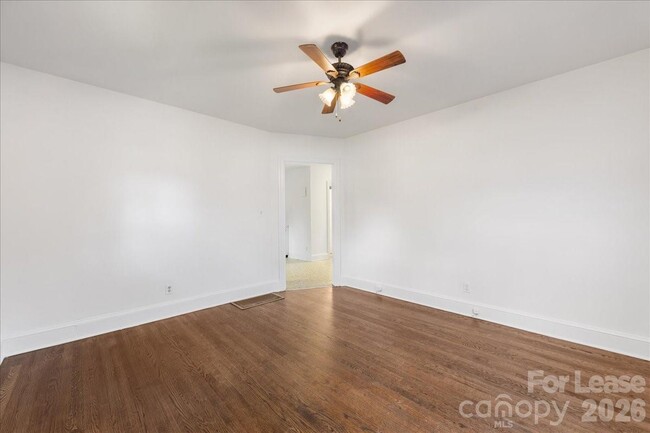 Building Photo - 5711 Oak Dr