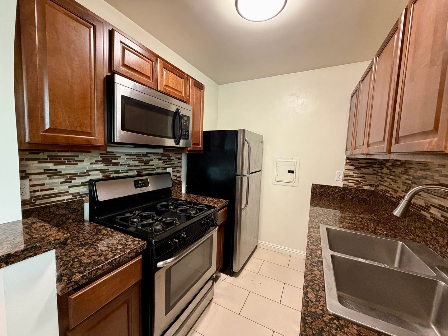 Building Photo - 12618 Pacific Ave