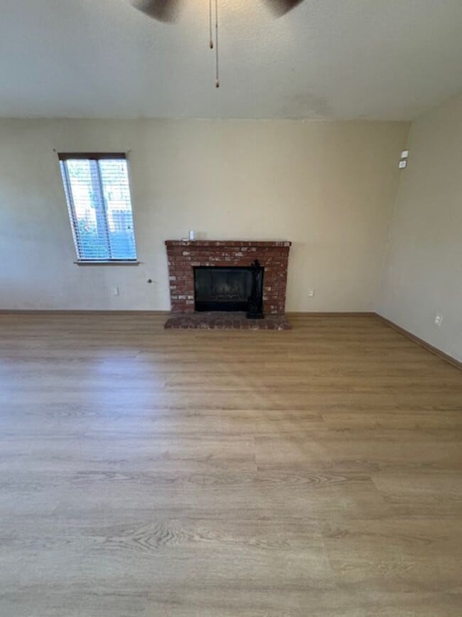 Building Photo - Beautiful 3 Bedroom 2.5 Bath Home!!