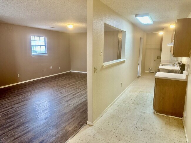 Building Photo - 1909 Cypress Pl