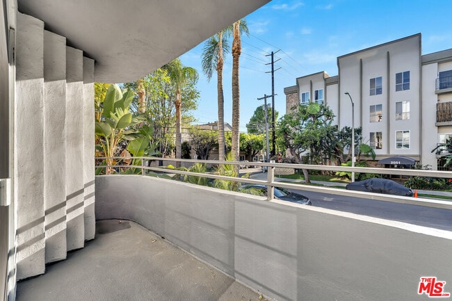 Building Photo - 2050 S Bentley Ave