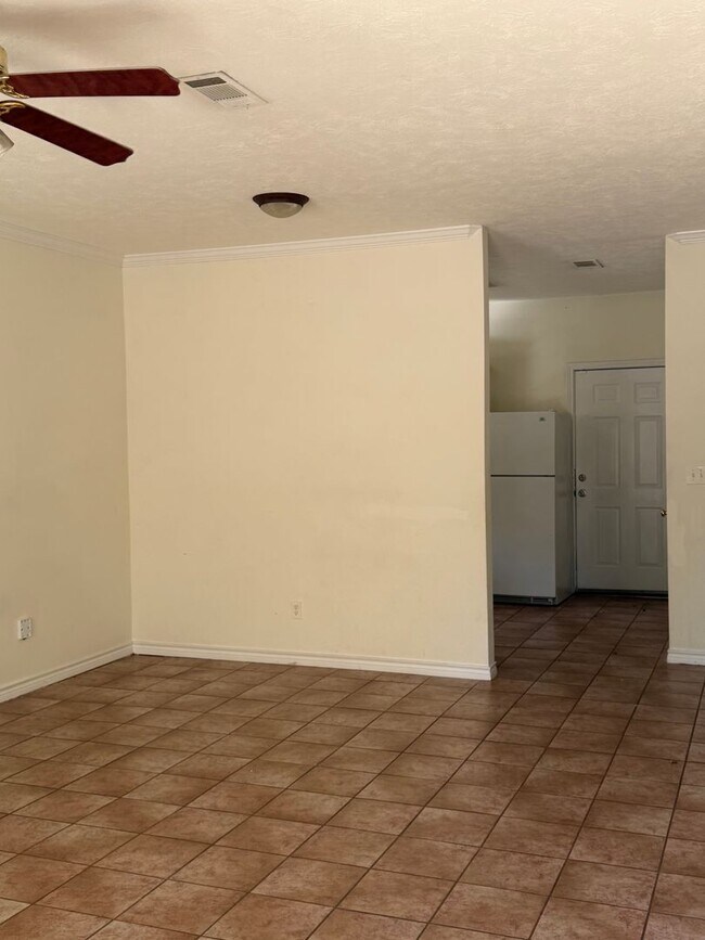 Building Photo - 624 Vicki Dr