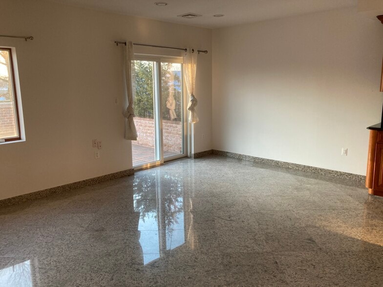 Dining room - 14-16A Clintonville St