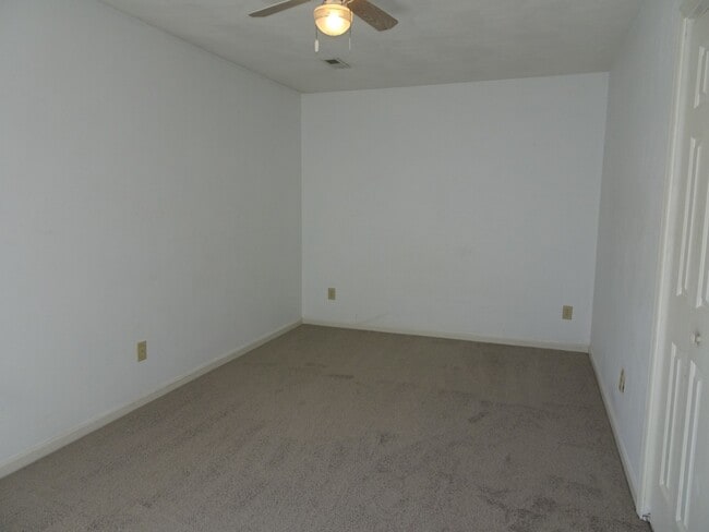 Building Photo - Single Family Ranch in Fawn Lake Newport N...