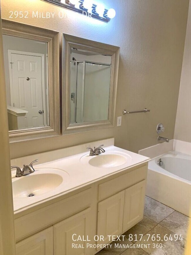 Building Photo - 2952 Milby Oaks Dr