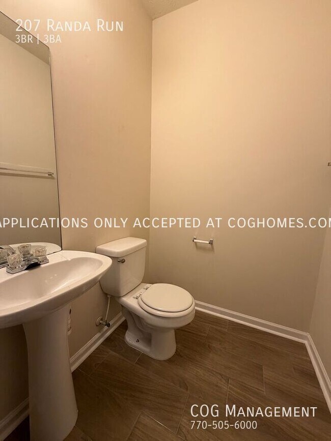 Building Photo - 207 Randa Run