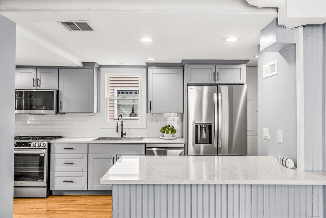 Building Photo - 155 Broadway