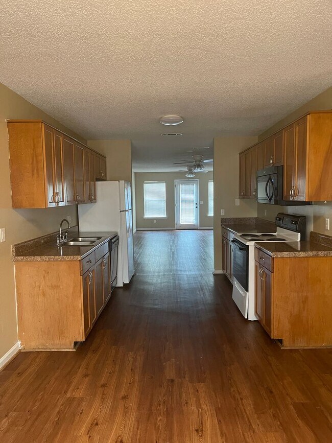 Building Photo - Northpointe 1074-1076