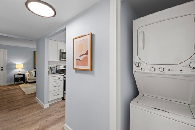 Building Photo - 621 Broadmoor Dr