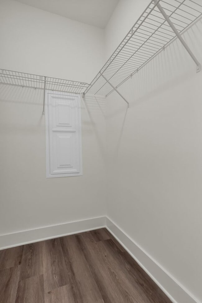 Building Photo - One Bedroom Cottage with Fenced Backyard!