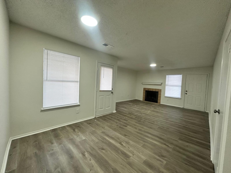 Building Photo - 410 Oakwood Ave