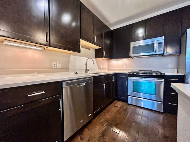 Building Photo - Top floor 2bd 2 bath condo conveniently located in Broomfield!
