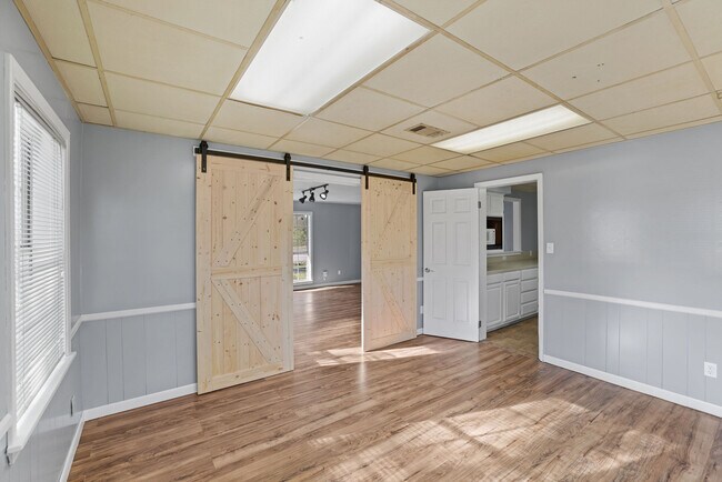 Building Photo - 380 Barringer Dr