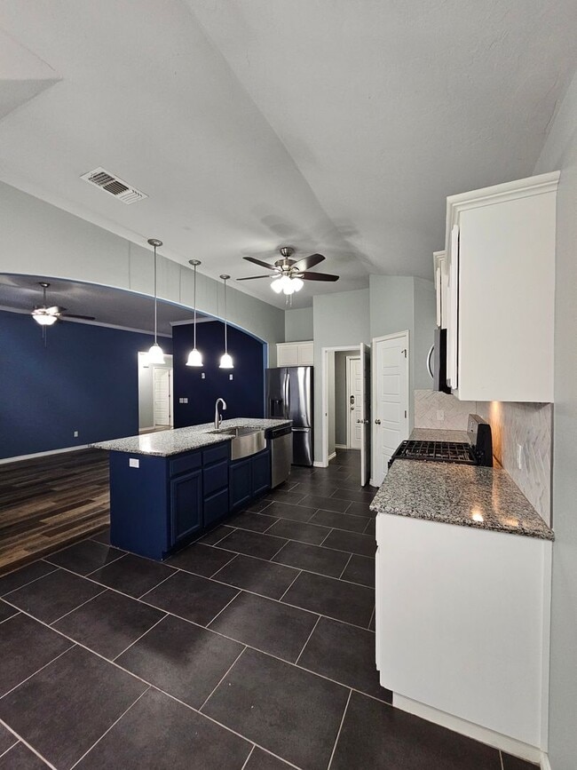 Building Photo - (3) Bed/(2) Bath in Bellatona Addition! Avail NOW!