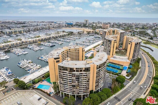 Building Photo - 4335 Marina City Dr