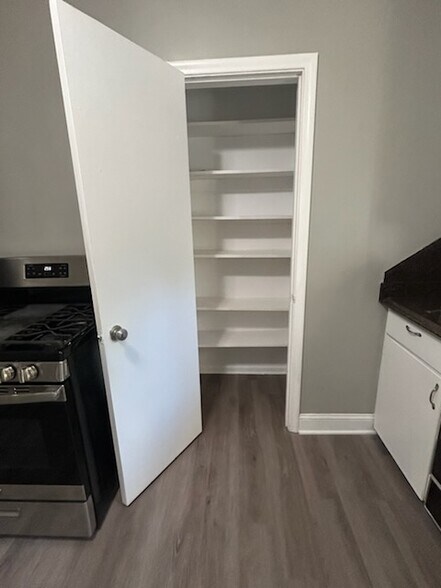 Building Photo - 420 S 38th St