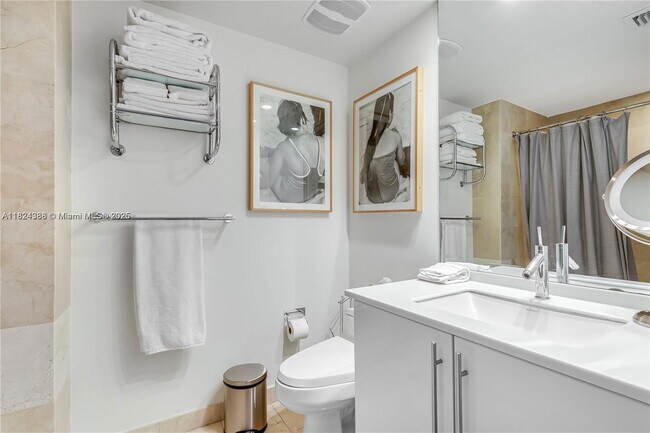 Building Photo - 1000 South Pointe Dr