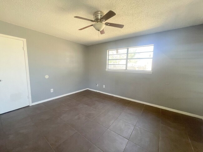 Building Photo - This perfect slice of peace!