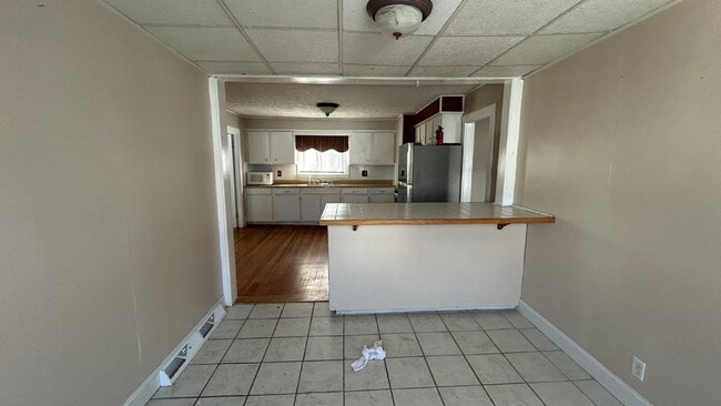 Building Photo - Cozy 3-Bed / 1-Bath Apartment in the Heart of Biddeford