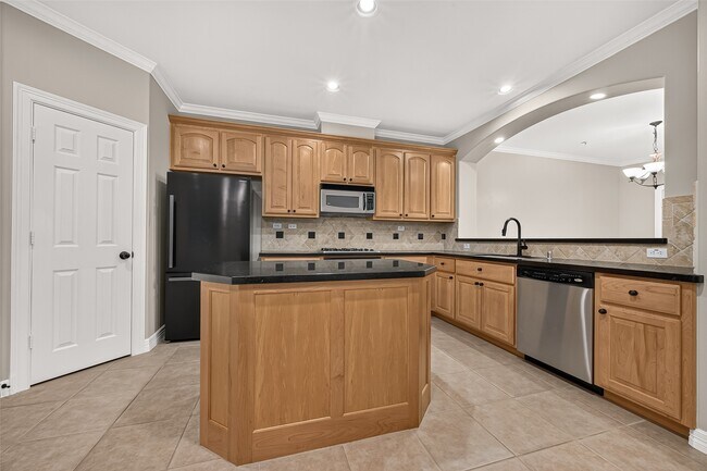 Building Photo - 4307 Lake Walk Ct