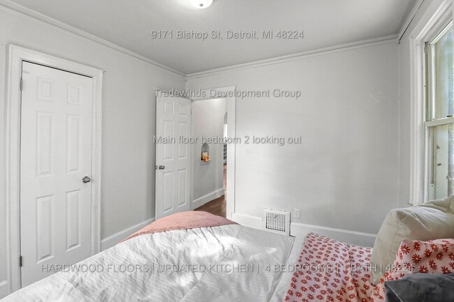 Building Photo - 9171 Bishop-4BR Bungalow - Hardwoods/Updated Kitchen - Yorkshire Woods - 48224