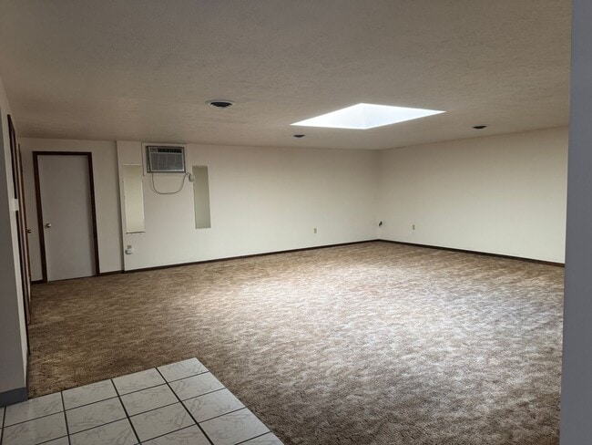 Building Photo - X-Large One Bedroom ground level apartment...