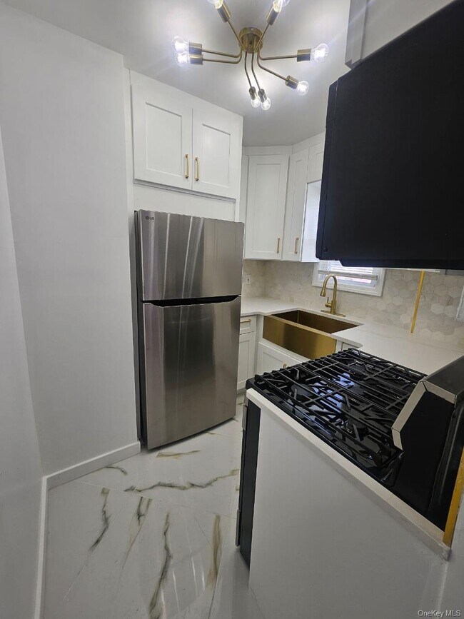 Building Photo - 192-23 116th Rd