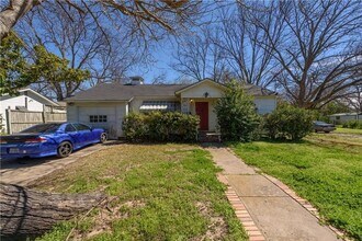 Building Photo - 3 bed, 1 bath house in quiet neighborhood
