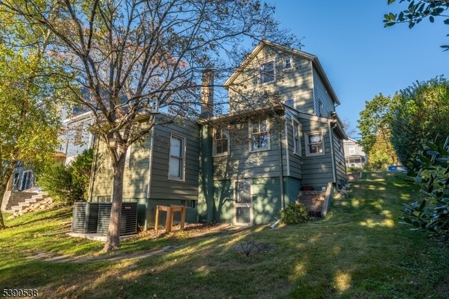 Building Photo - 1220 Birch St