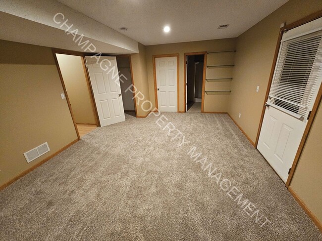 Building Photo - 6524/6528 NE 44th St