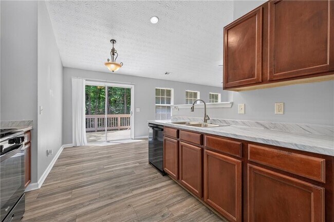 Building Photo - 437 Waterbury Way