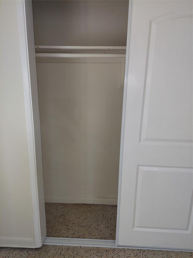 Building Photo - 505 SW 9th St