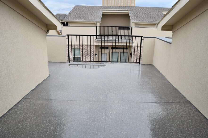 Building Photo - 1310 Rancho Mirage Dr