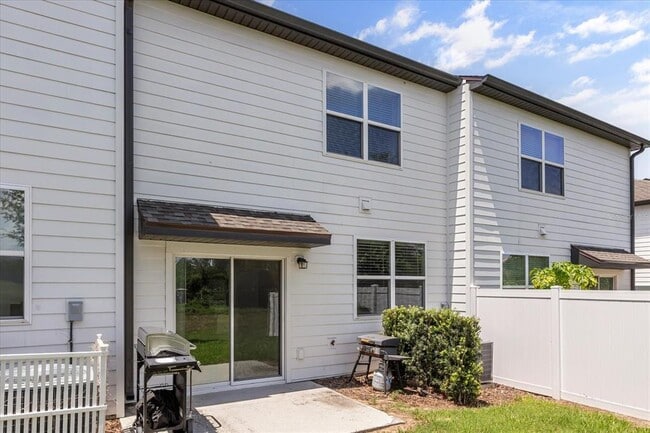 Building Photo - 827 Grandin St