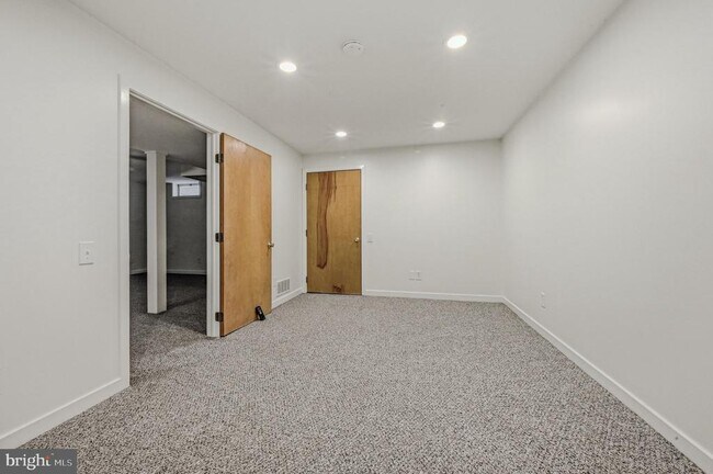 Building Photo - 207 Steeplechase Cir