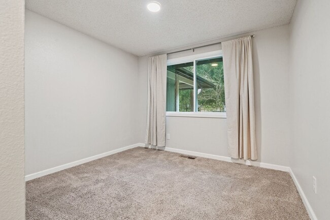 Building Photo - Rambler in Port Orchard with Fenced Yard
