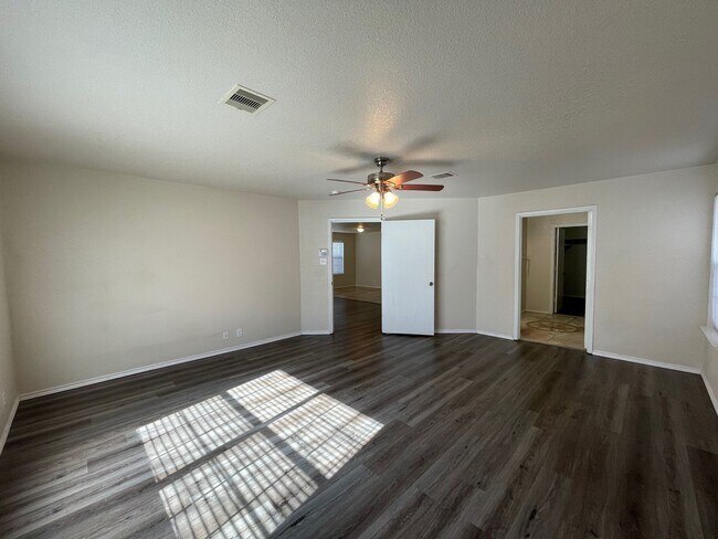 Building Photo - BEAUTIFUL 4 BR W/ MASTER DOWN*HARDWOOD FLOORING IN DINING/ENTRY, LIVING ROOM, MASTER BR AND MASTE...