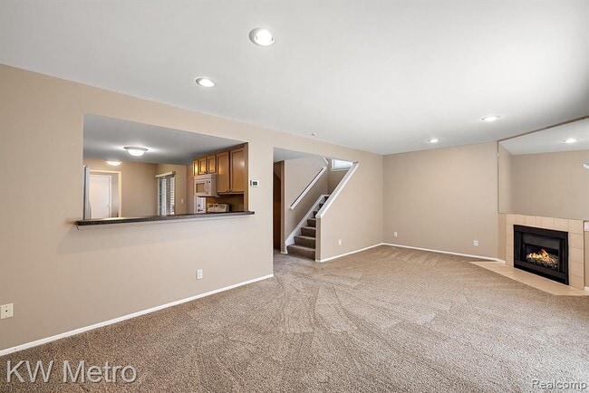 Building Photo - 5652 Drake Hollow Dr E