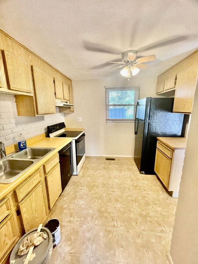 Building Photo - 3 Bed 1.5 Bath- Bridgeville PA