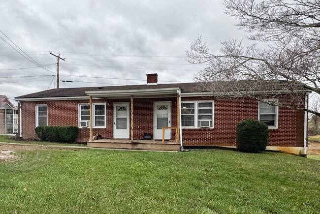 Building Photo - 1102 Airport Rd