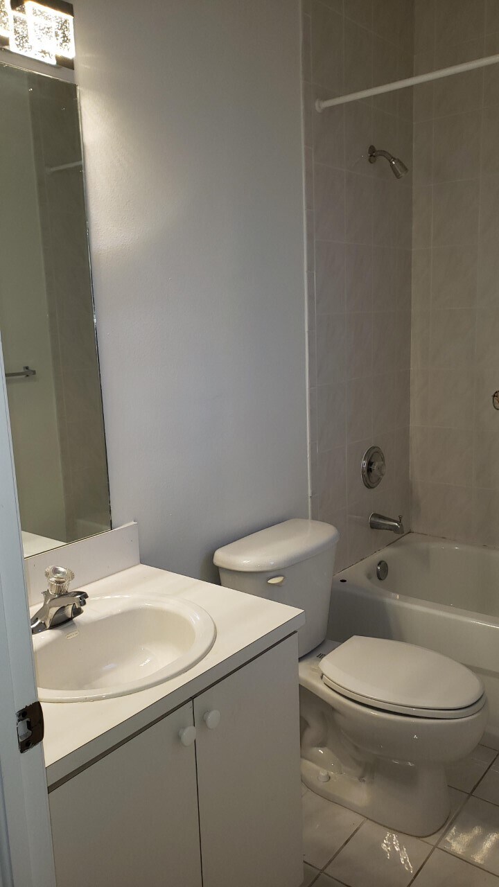 Building Photo - 4965 Leeward Ln