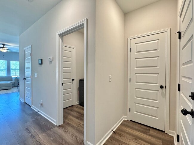 Building Photo - AVAILABLE NOVEMBER [PET FRIENDLY]