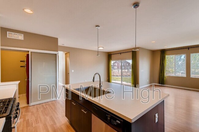 Building Photo - 10057 Quintero St