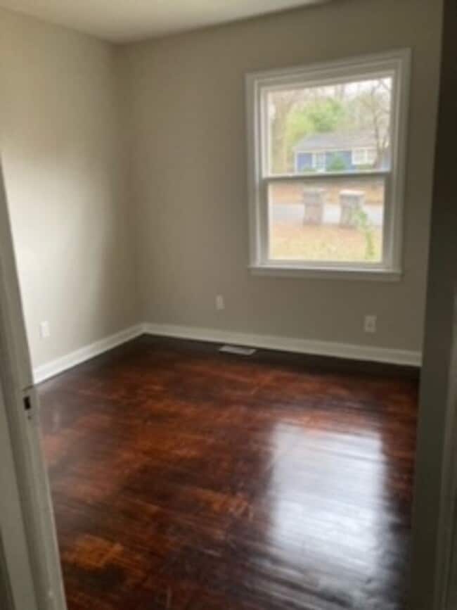 Building Photo - Must see ranch style 3Bdr 1 Bath home. It's located off Hovis Rd.