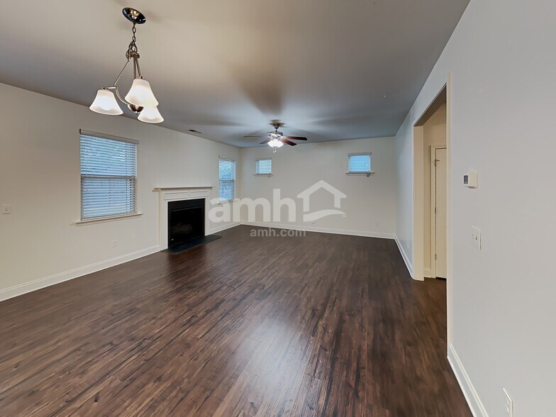 Building Photo - 1712 Weatherbrook Cir